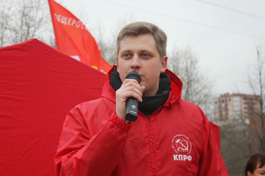 Свердловская область: «Детям войны» запретили собраться вокруг их же памятника. Власть выставила полицию против стариков