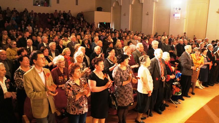 Коммунисты Кургана поздравили ветеранов с 70-летием Великой Победы