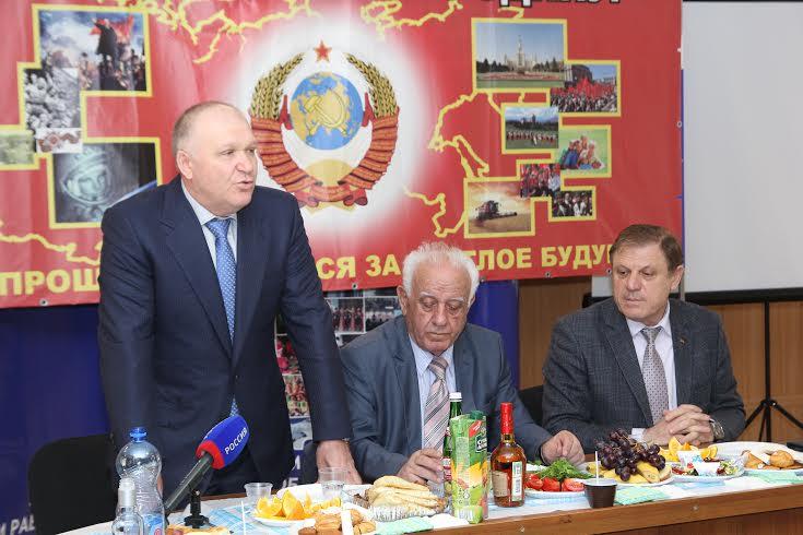 Республика Кабардино-Балкария. Депутат-коммунист А.Ж. Бифов поздравил ветеранов Великой Отечественной войны с 70-летием Победы