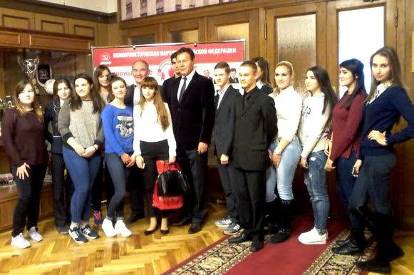 Столичные школьники в очередной раз посетили фракцию КПРФ в Государственной Думе
