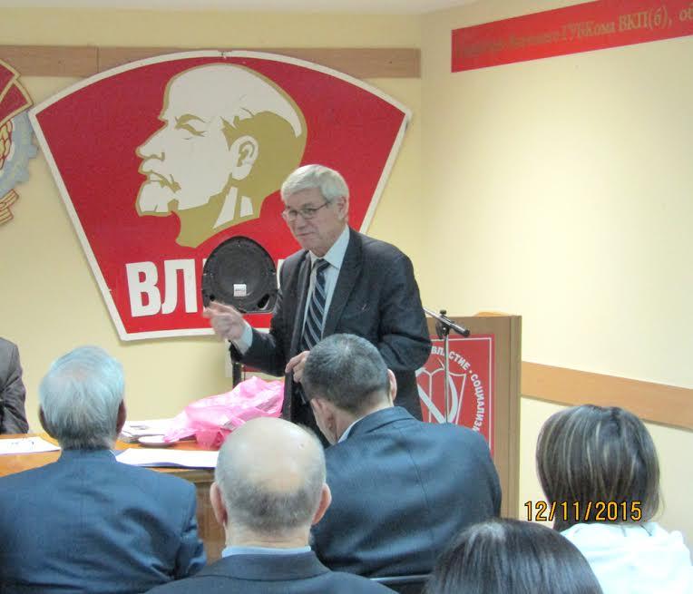 В Якутске прошел одиночный пикет Александра Гаврильева в защиту прав детей войны