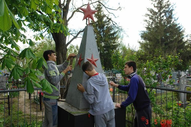 Комсомольцы Белгородского района сохраняют память о героях Великой Отечественной войны 