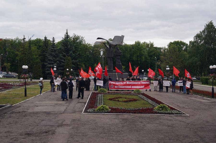 Пензенцы продолжают борьбу за стелу «Слава Героям»