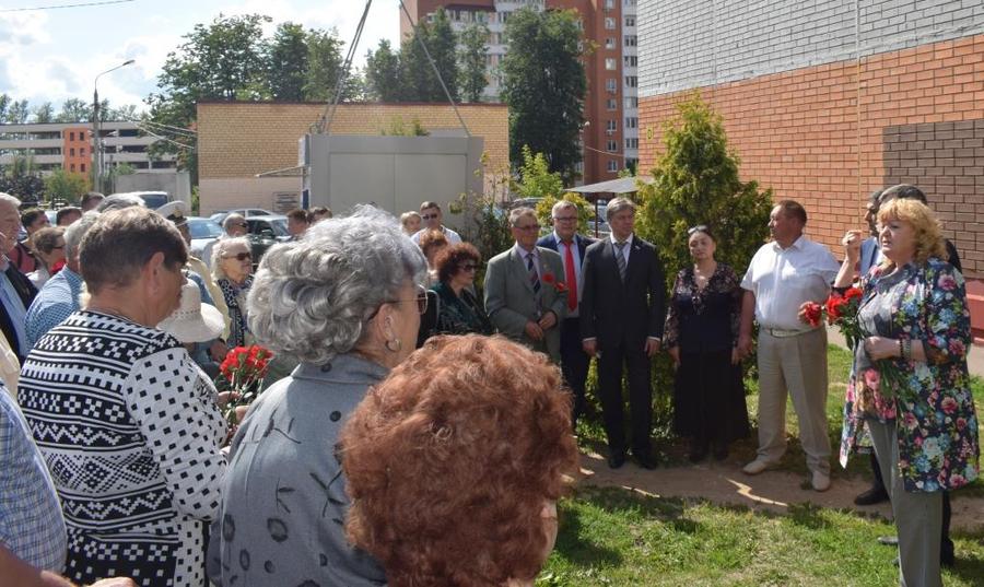 В подмосковном Домодедово торжественно открыли мемориальную доску в честь ветерана Великой Отечественной войны И.П. Никонова